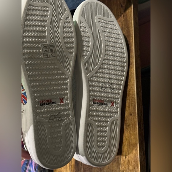 Skechers White Sneakers with Classic Design and Iconic Rolling Stones Logo 10.5 - Picture 10 of 10